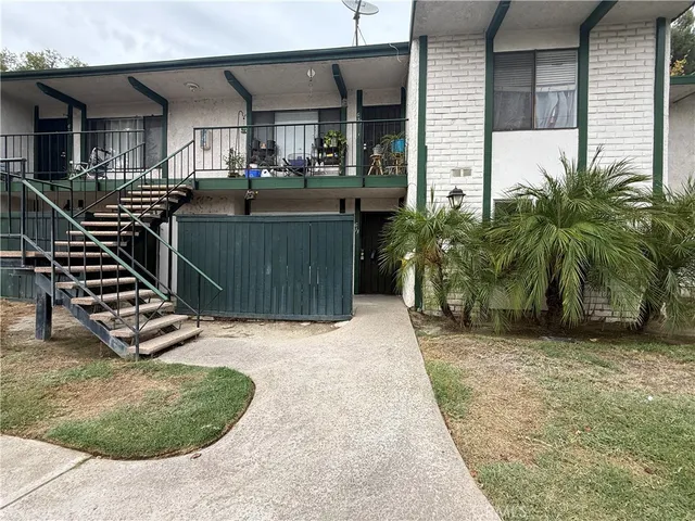 a view of a house with backyard and sitting area
