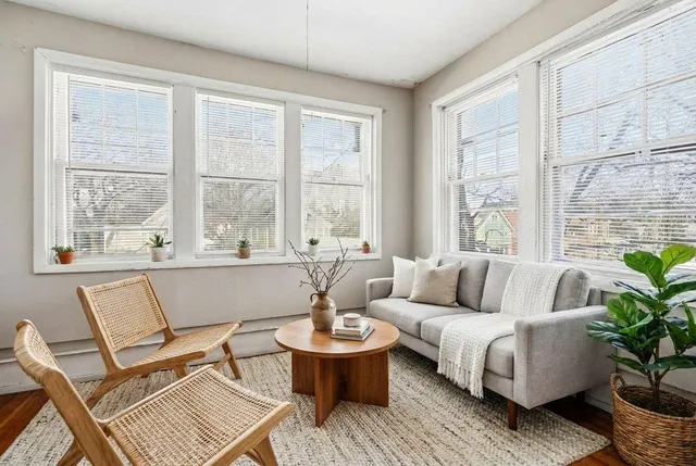 $1,245 | 604 Holly Avenue, Unit 201, St. Paul, MN 55102