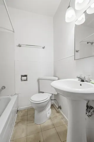 $1,245 | 604 Holly Avenue, Unit 201, St. Paul, MN 55102