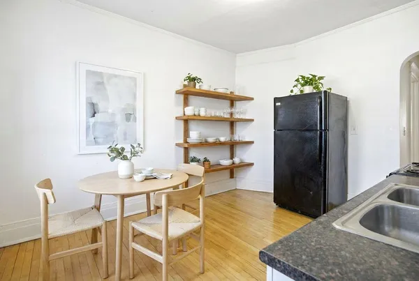 $1,245 | 604 Holly Avenue, Unit 201, St. Paul, MN 55102