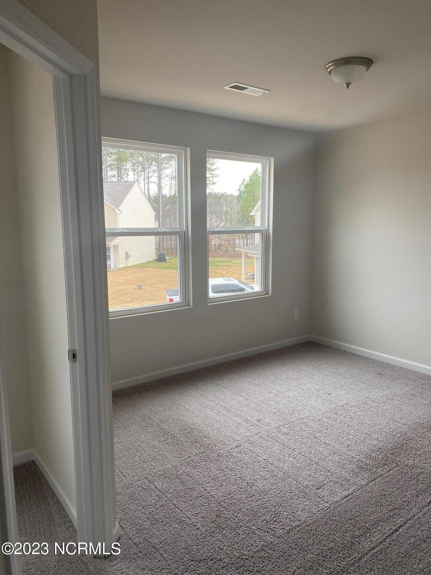 604 East Waycliff Road Henderson, NC 27537 - Photo 5 of 10 IMG_3717