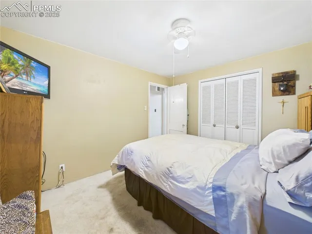 a view of a livingroom with furniture and a livingroom