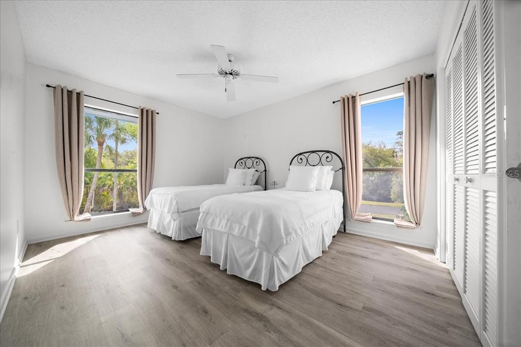 2925 North Rivers Edge Boulevard, Unit 2925 Crystal River, FL 34429 - Photo 13 of 79 a bedroom with a bed and window