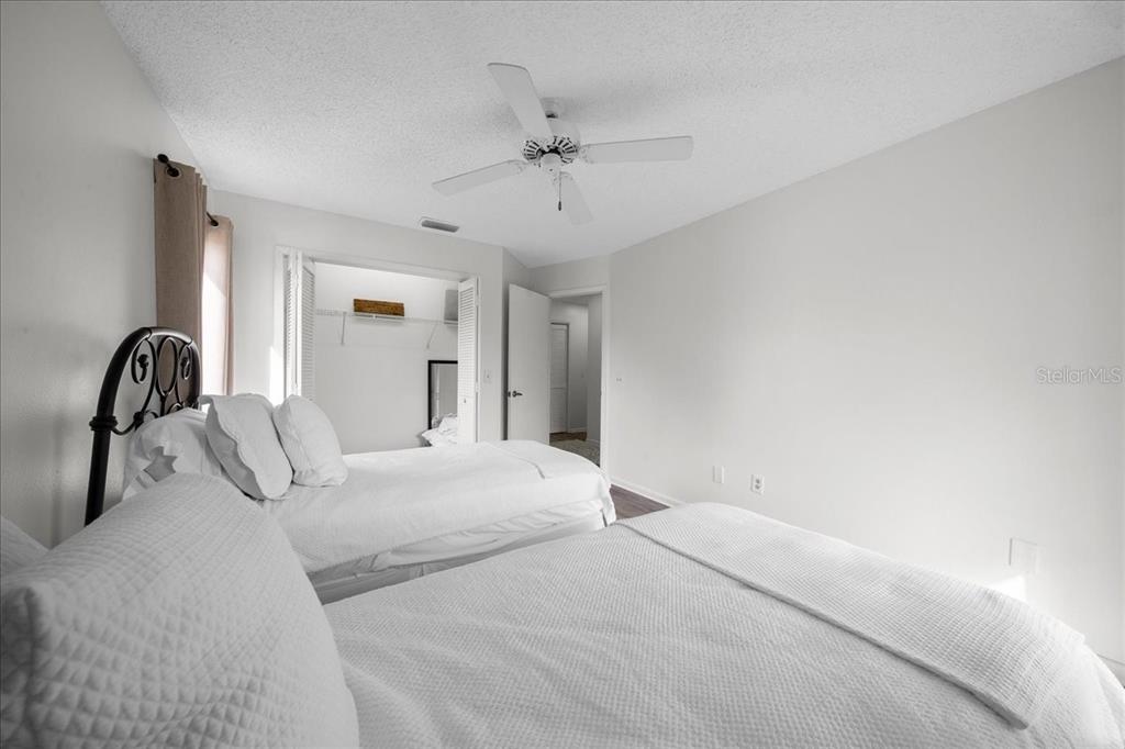 2925 North Rivers Edge Boulevard, Unit 2925 Crystal River, FL 34429 - Photo 14 of 79 a bedroom with a bed and a vanity