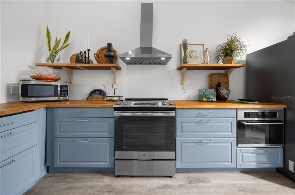 2925 North Rivers Edge Boulevard, Unit 2925 Crystal River, FL 34429 - Photo 3 of 79 a kitchen with stainless steel appliances granite countertop a stove and a wooden cabinets