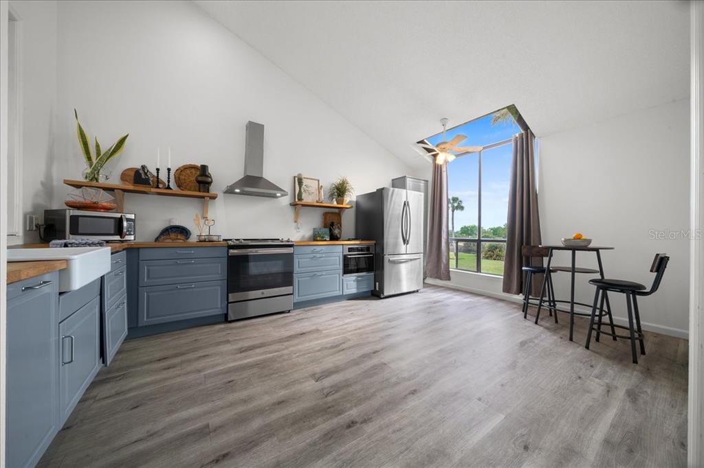 2925 North Rivers Edge Boulevard, Unit 2925 Crystal River, FL 34429 - Photo 38 of 79 a kitchen with stainless steel appliances granite countertop a stove and a wooden floors