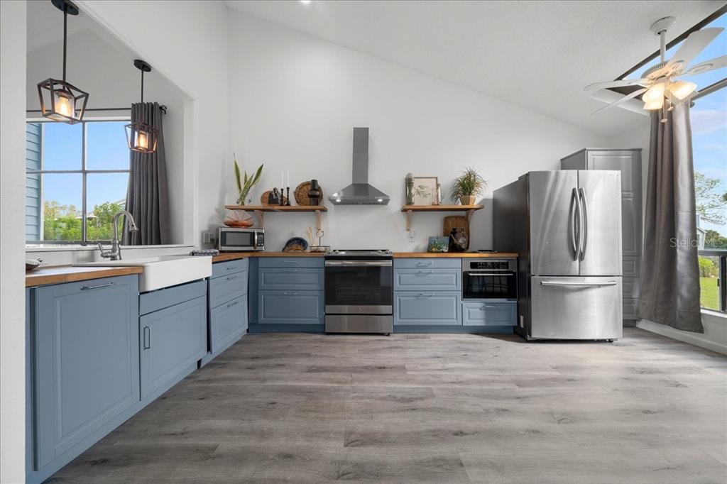2925 North Rivers Edge Boulevard, Unit 2925 Crystal River, FL 34429 - Photo 39 of 79 a kitchen with stainless steel appliances a refrigerator and a sink