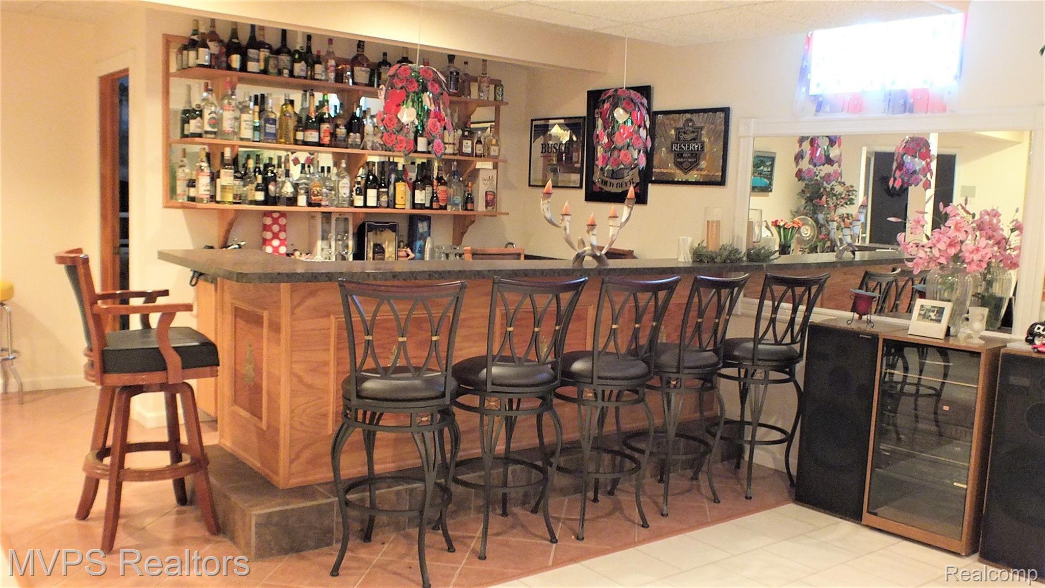 39555 Ryan Road Sterling Heights, MI 48310 - Photo 36 of 45 Wet bar