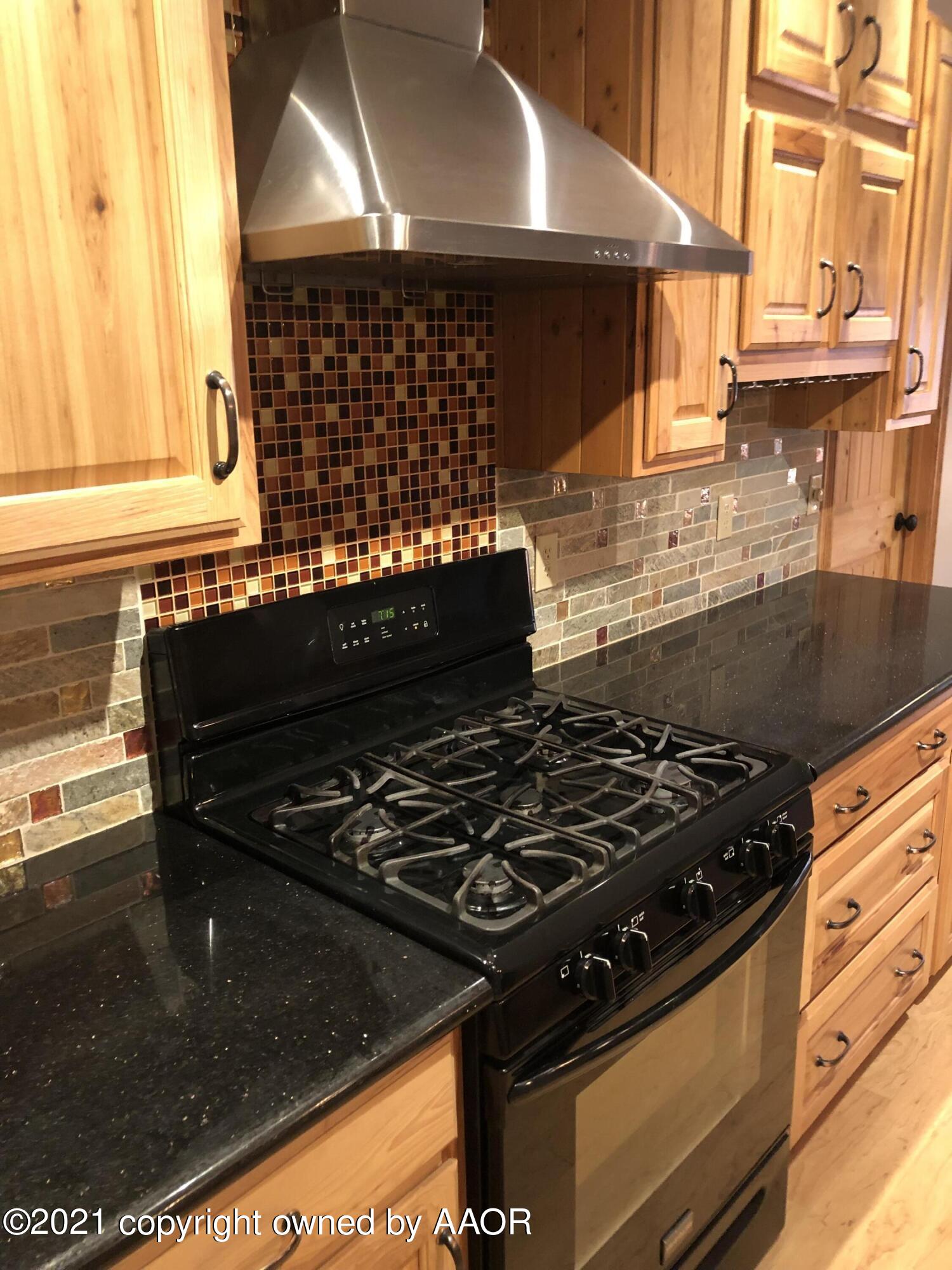 6307 Rutgers Street Amarillo, TX 79109 - Photo 12 of 27 Gas Range