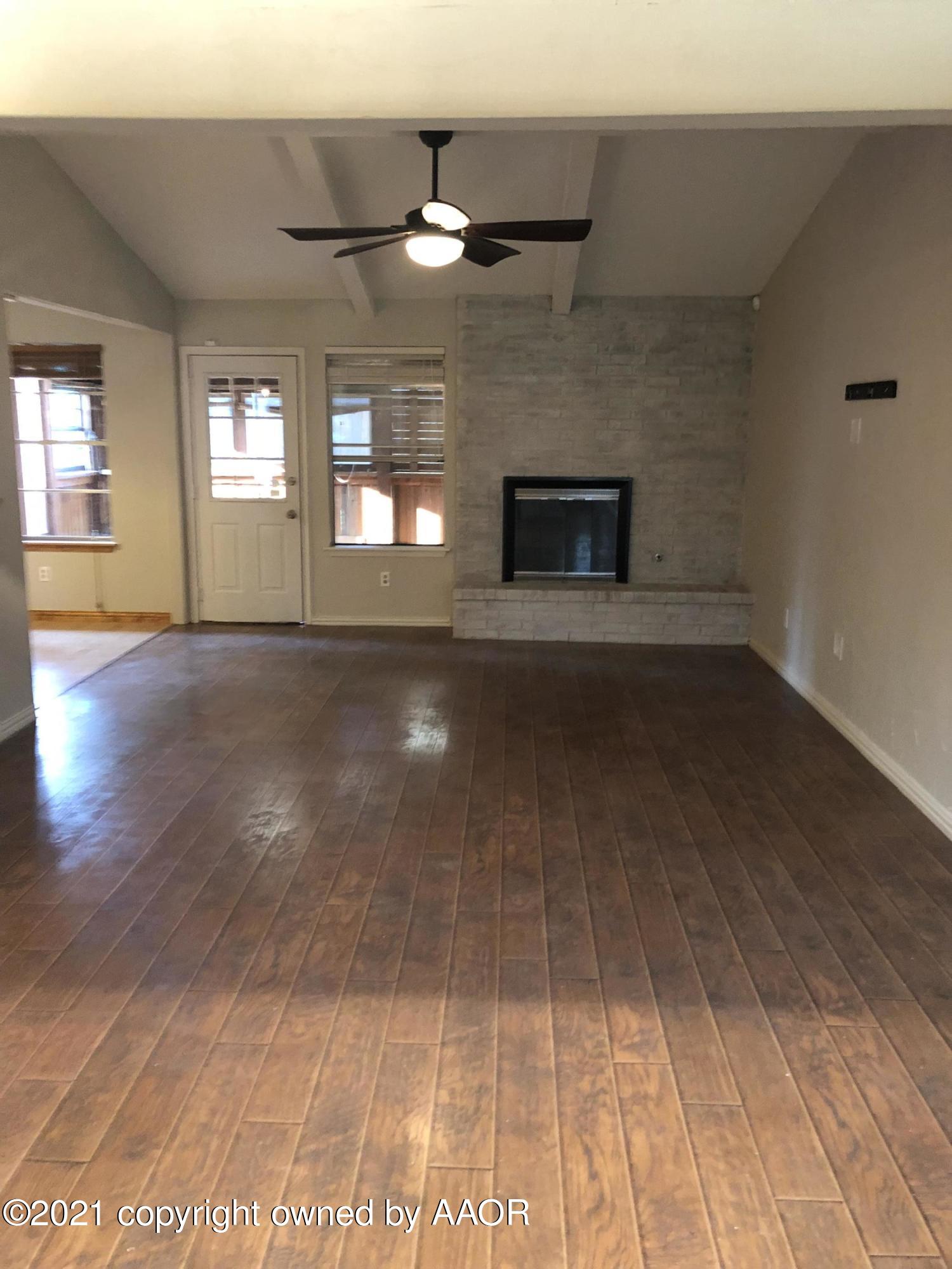 6307 Rutgers Street Amarillo, TX 79109 - Photo 14 of 27 Living Room w/Fireplace