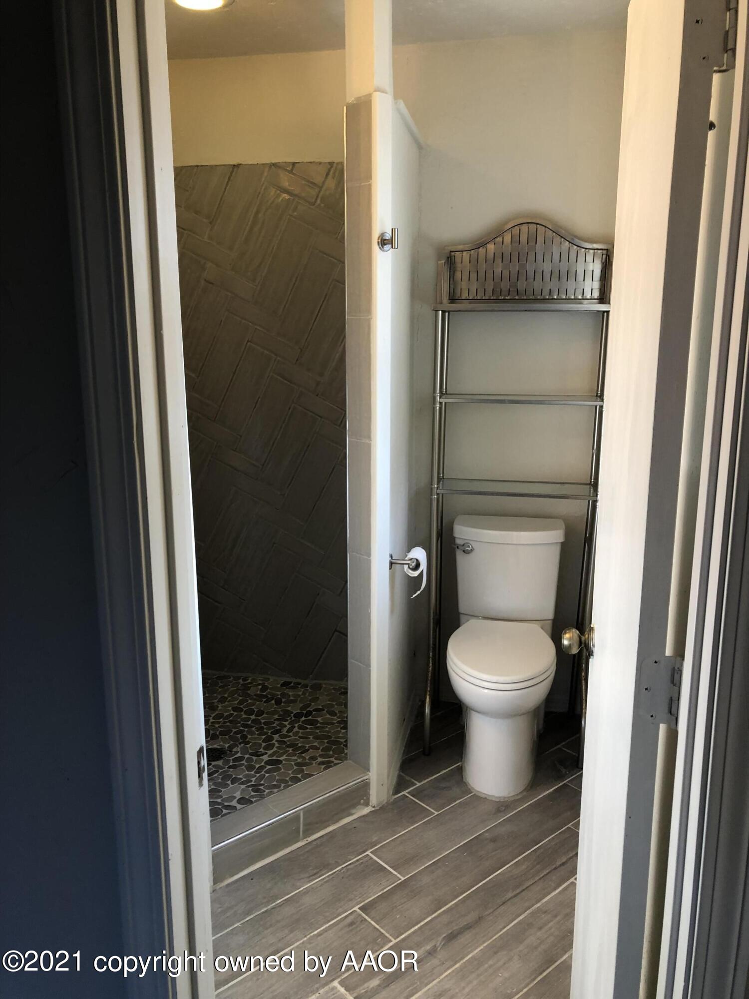 6307 Rutgers Street Amarillo, TX 79109 - Photo 20 of 27 Bathroom