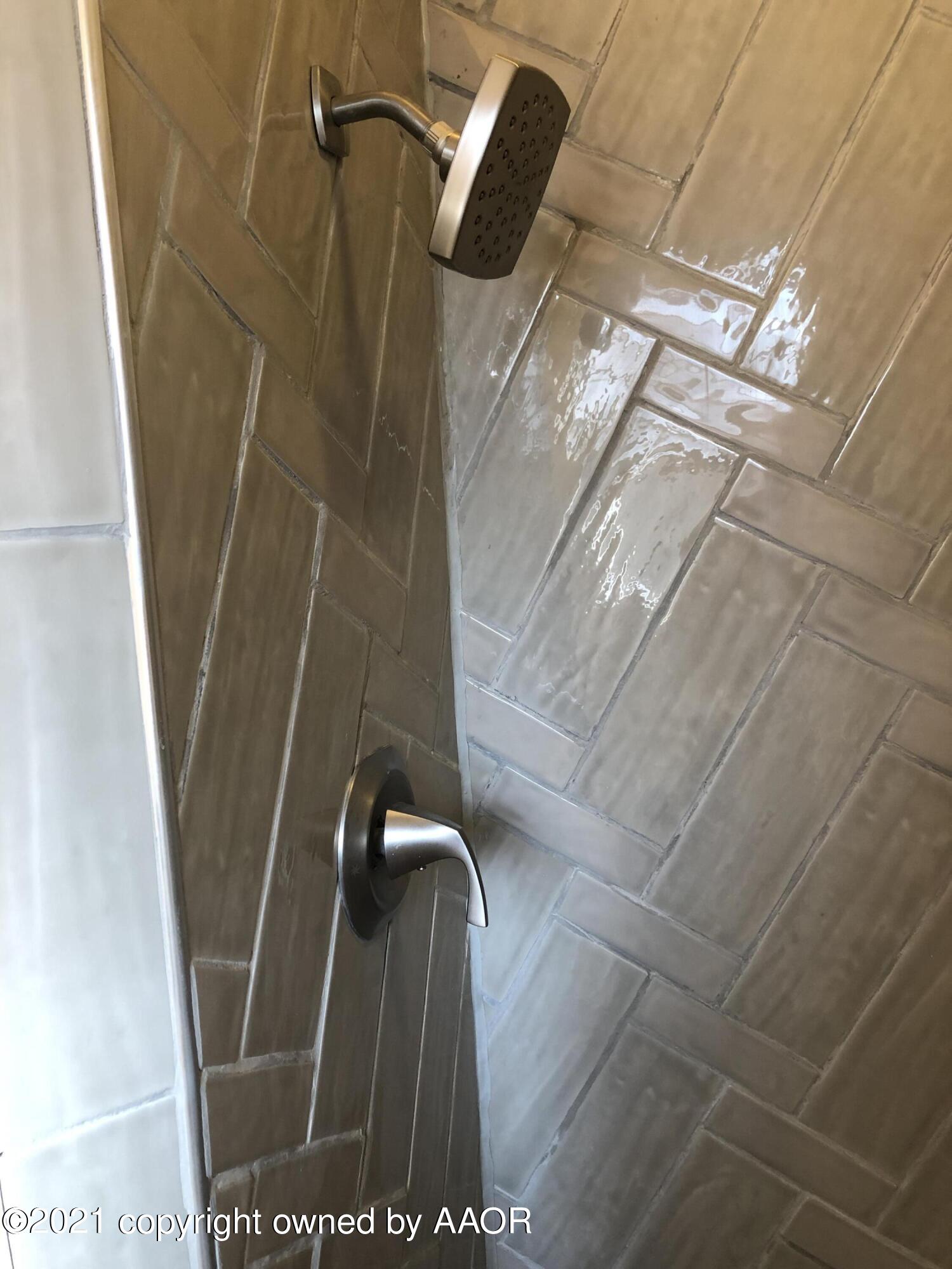 6307 Rutgers Street Amarillo, TX 79109 - Photo 21 of 27 Shower