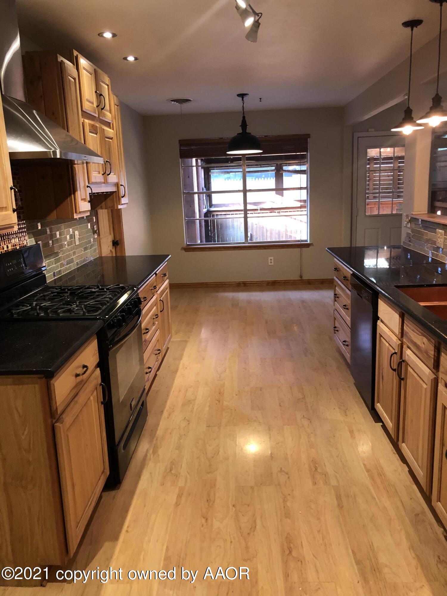 6307 Rutgers Street Amarillo, TX 79109 - Photo 8 of 27 Kitchen/Dining