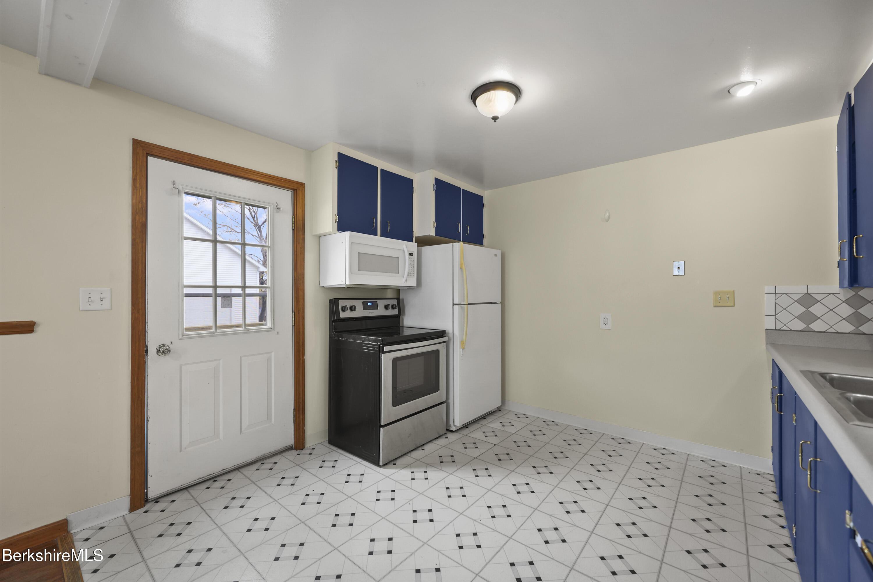 31-33 Apremont Street Adams, MA 01220 - Photo 15 of 42 Kitchen