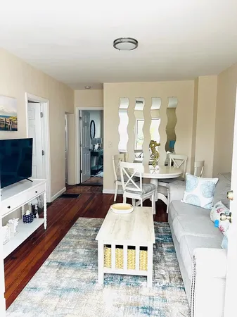 $3,300 | 191 Coggeshall Avenue, Unit 4, Newport, RI 02840