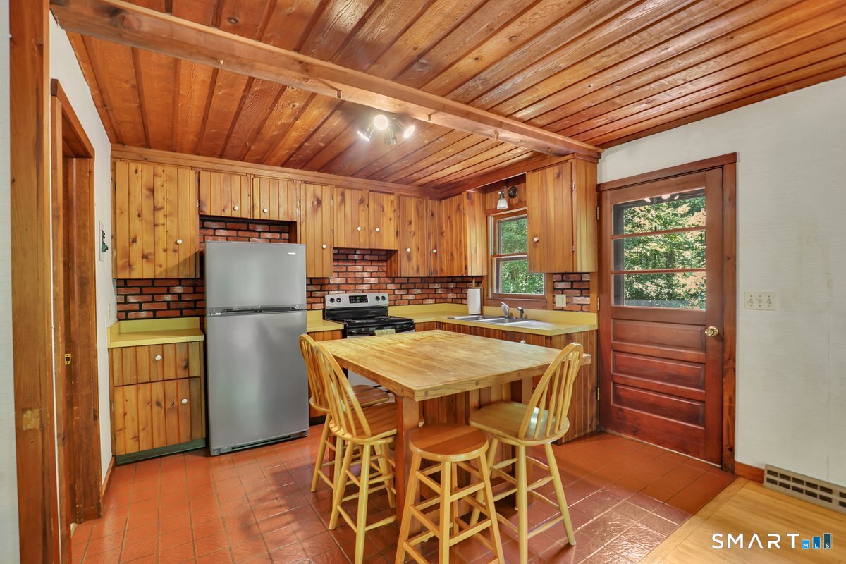33 Quiet Woods Road East Hampton, CT 06424 - Photo 11 of 28