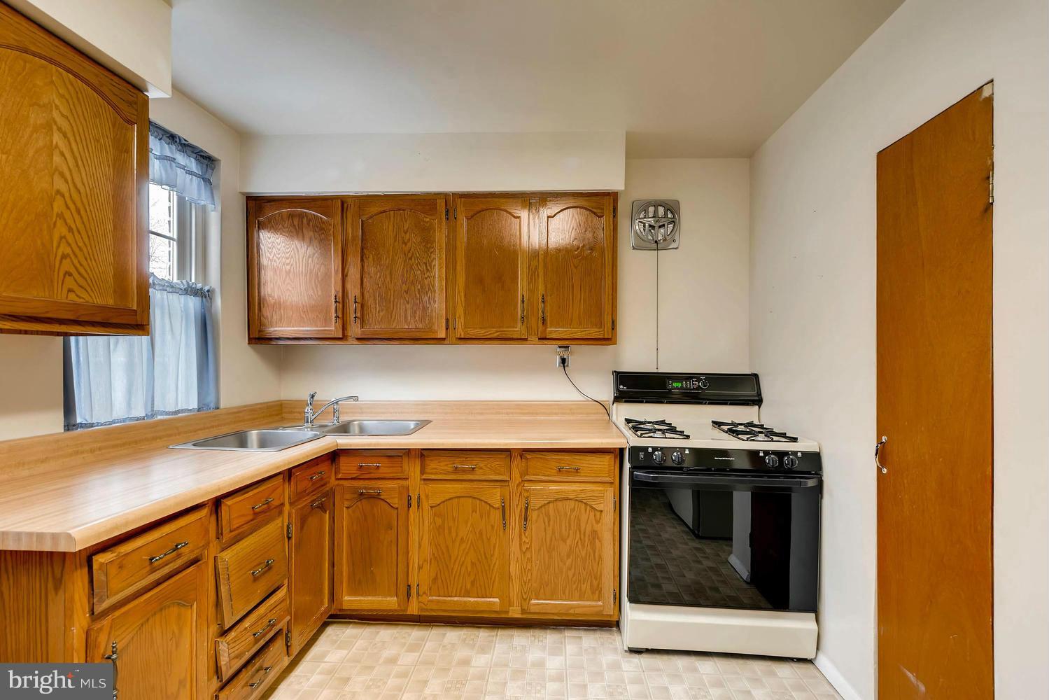 1614 Mussula Road Towson, MD 21286 - Photo 12 of 30 Kitchen