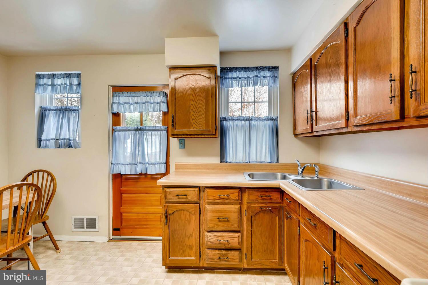 1614 Mussula Road Towson, MD 21286 - Photo 13 of 30 Kitchen