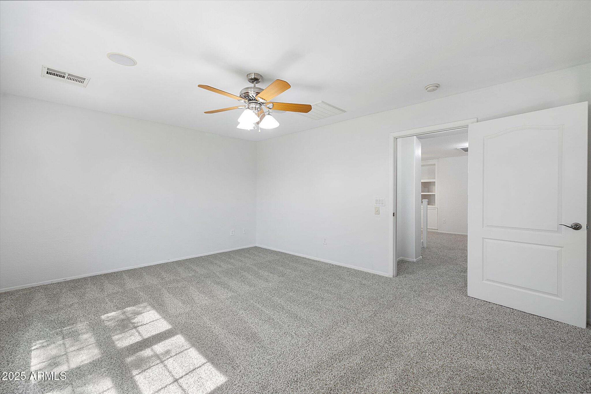 970 South Henry Lane Gilbert, AZ 85296 - Photo 36 of 51 an empty room with a ceiling fan and a window