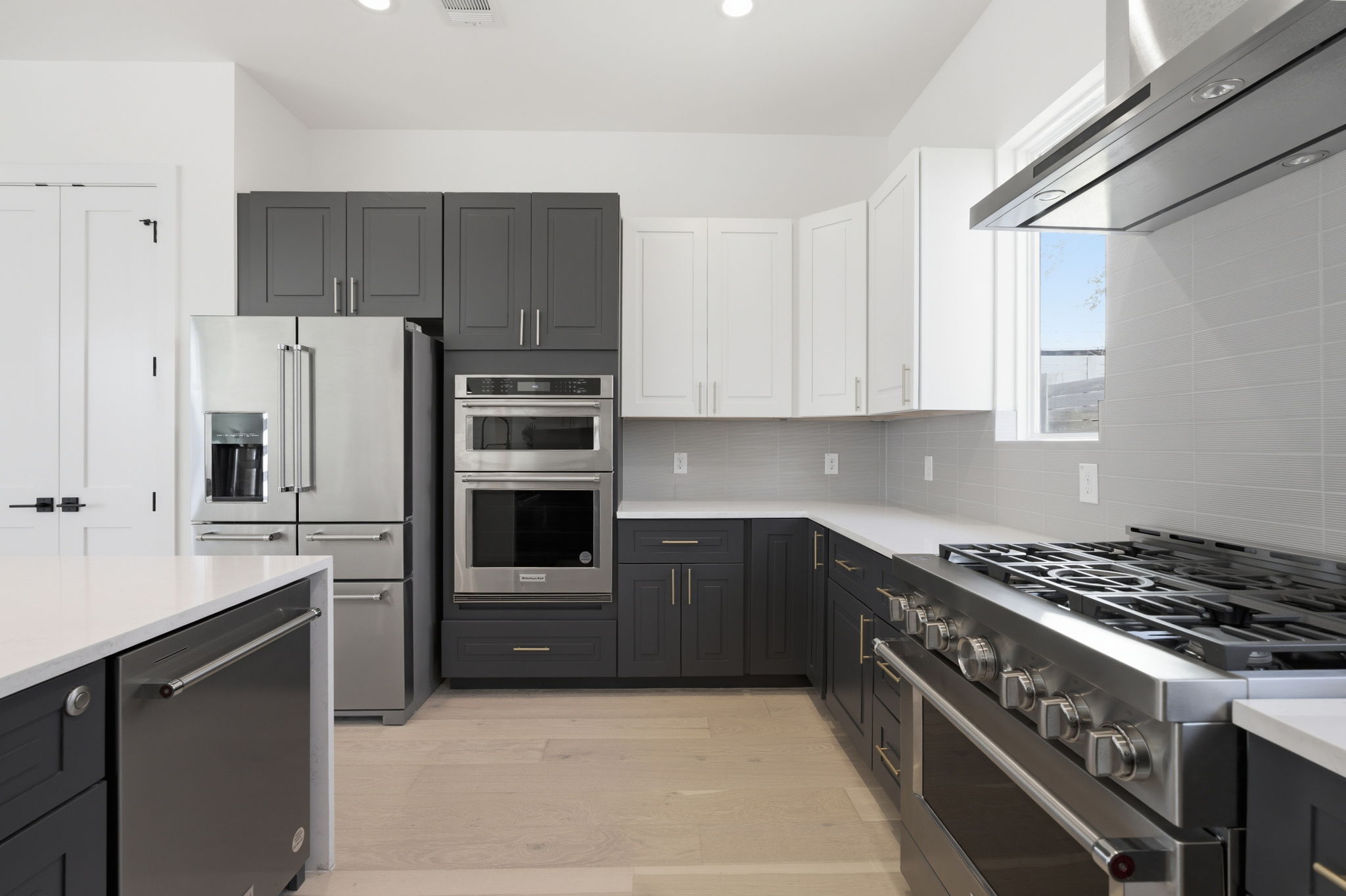 400 Post Rd Drive Austin, TX 78704 - Photo 9 of 23 a kitchen with stainless steel appliances granite countertop a refrigerator and a stove