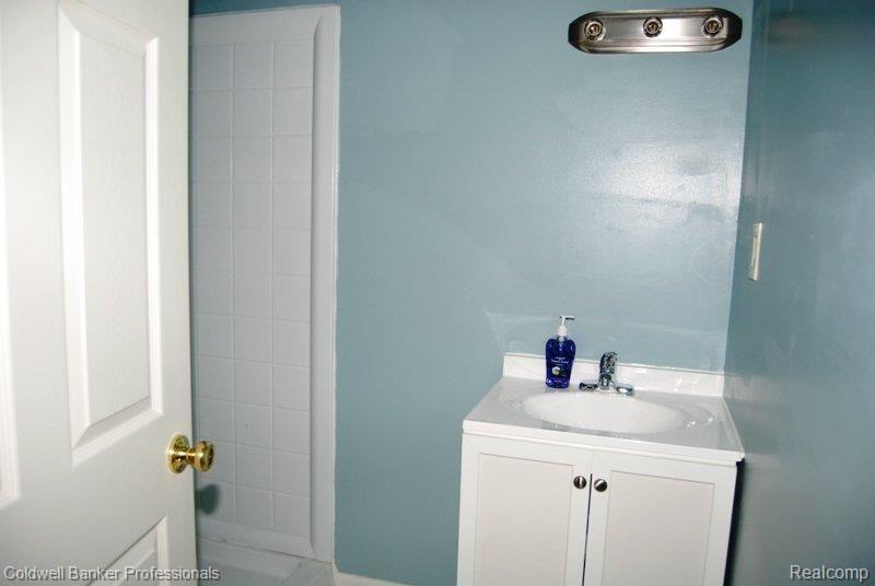 46977 Mornington Road Canton, MI 48188 - Photo 22 of 24 Full Bathroom in Finished Baseme