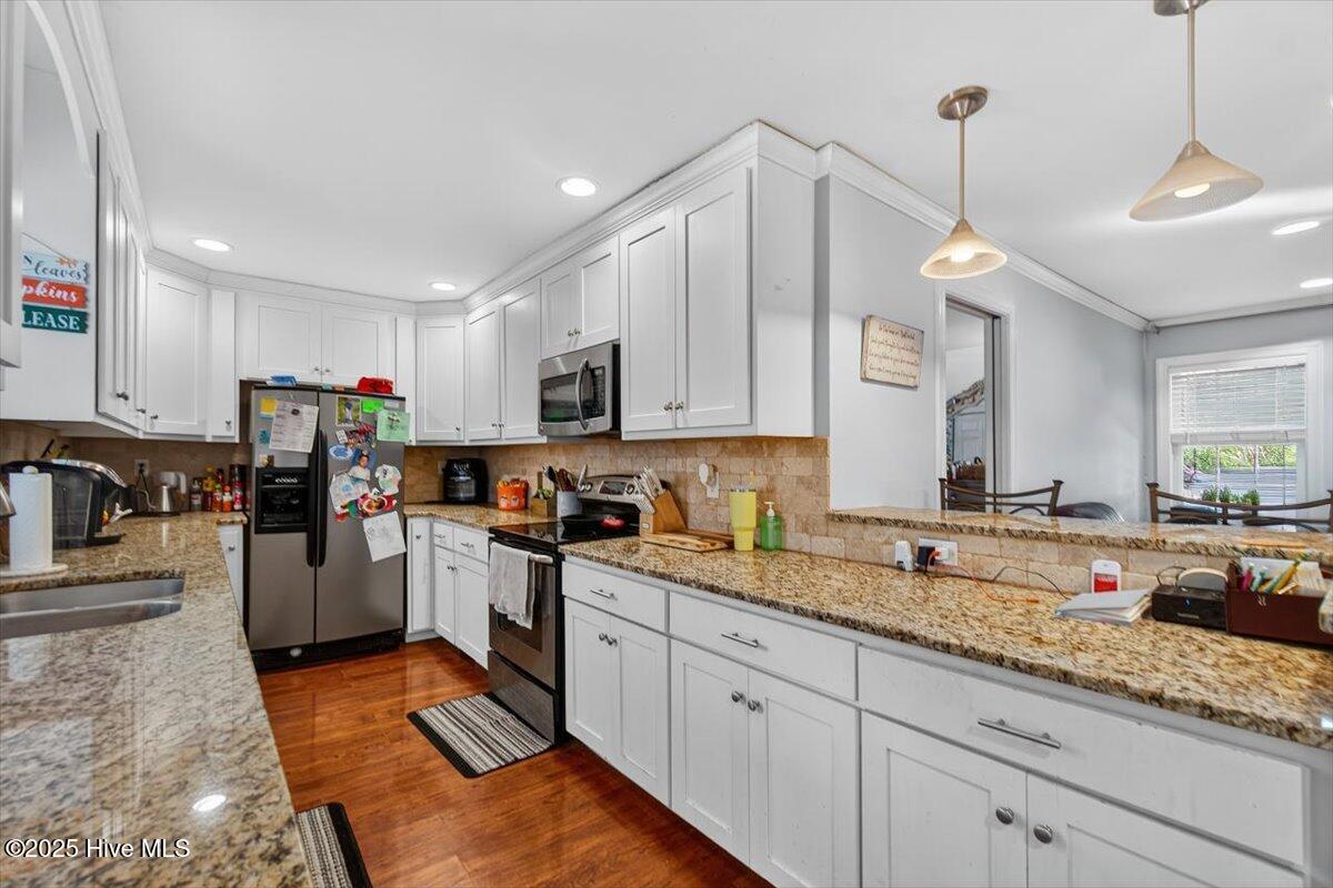 1109 Middle Sound Loop Road Wilmington, NC 28411 - Photo 27 of 49 Kitchen