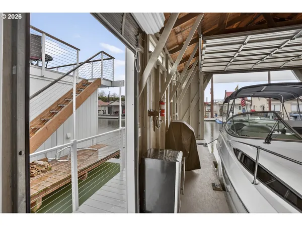 $189,900 | 19609 Northeast Marine Drive, Unit D5, Portland, OR 97230