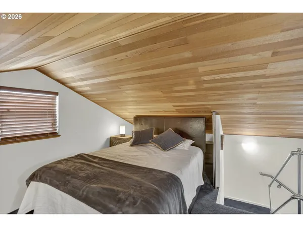 $189,900 | 19609 Northeast Marine Drive, Unit D5, Portland, OR 97230