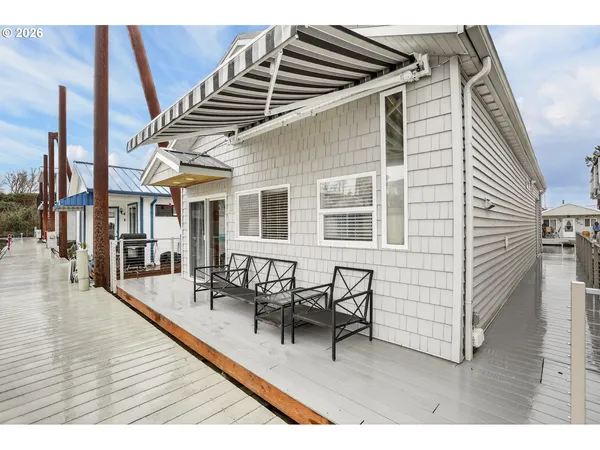 $189,900 | 19609 Northeast Marine Drive, Unit D5, Portland, OR 97230