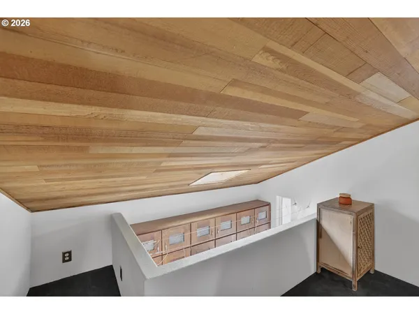 $189,900 | 19609 Northeast Marine Drive, Unit D5, Portland, OR 97230
