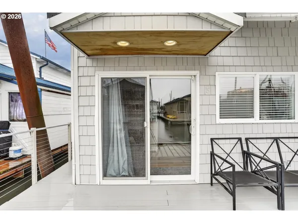 $189,900 | 19609 Northeast Marine Drive, Unit D5, Portland, OR 97230