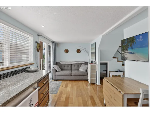 $189,900 | 19609 Northeast Marine Drive, Unit D5, Portland, OR 97230