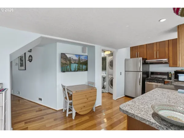 $189,900 | 19609 Northeast Marine Drive, Unit D5, Portland, OR 97230