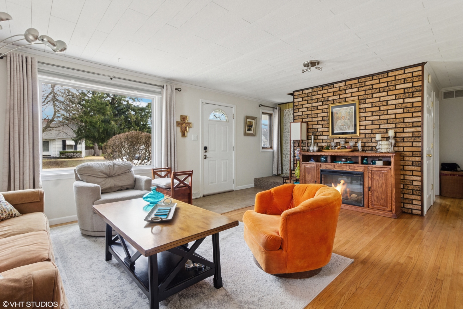 1642 Marquette Road Joliet, IL 60435 - Photo 3 of 20 Gallery Image 3