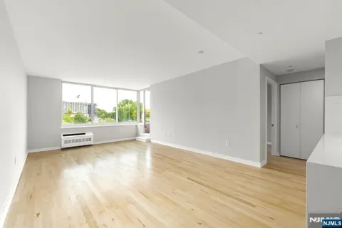 $699,000 | 310 Hudson Park, Unit 310, Edgewater, NJ 07020