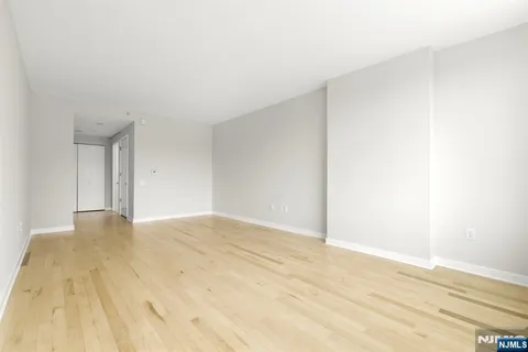 $699,000 | 310 Hudson Park, Unit 310, Edgewater, NJ 07020