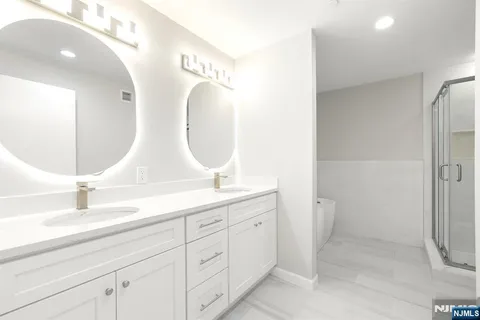 $699,000 | 310 Hudson Park, Unit 310, Edgewater, NJ 07020