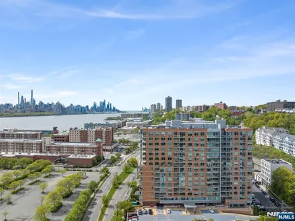 $699,000 | 310 Hudson Park, Unit 310, Edgewater, NJ 07020