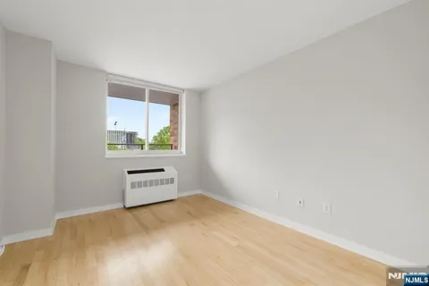 $699,000 | 310 Hudson Park, Unit 310, Edgewater, NJ 07020