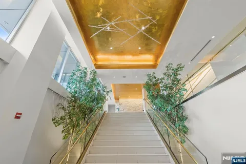 $699,000 | 310 Hudson Park, Unit 310, Edgewater, NJ 07020