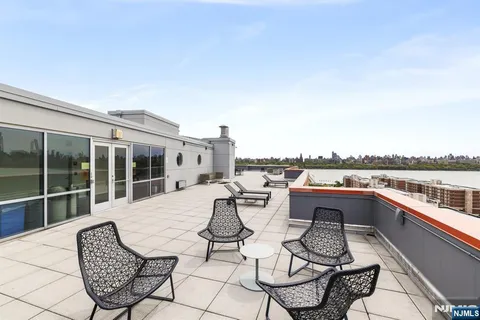 $699,000 | 310 Hudson Park, Unit 310, Edgewater, NJ 07020