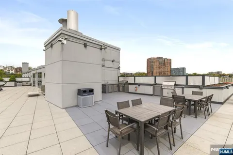 $699,000 | 310 Hudson Park, Unit 310, Edgewater, NJ 07020