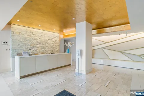 $699,000 | 310 Hudson Park, Unit 310, Edgewater, NJ 07020