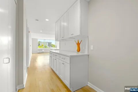 $699,000 | 310 Hudson Park, Unit 310, Edgewater, NJ 07020
