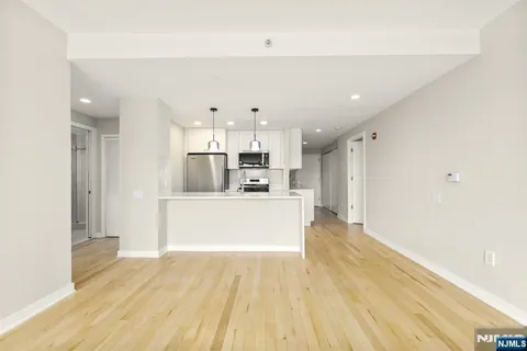 $699,000 | 310 Hudson Park, Unit 310, Edgewater, NJ 07020