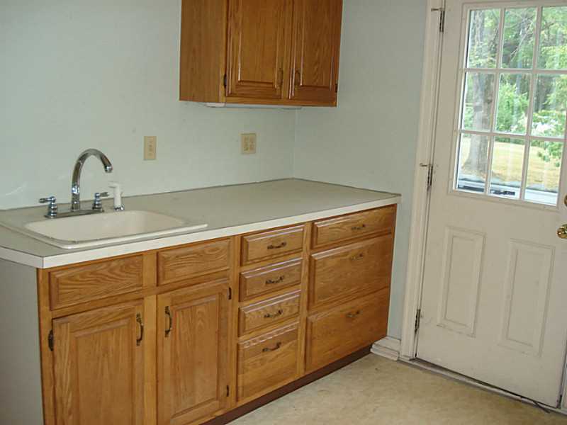 264 Log Road Smithfield, RI 02917 - Photo 3 of 14 Kitchen.
