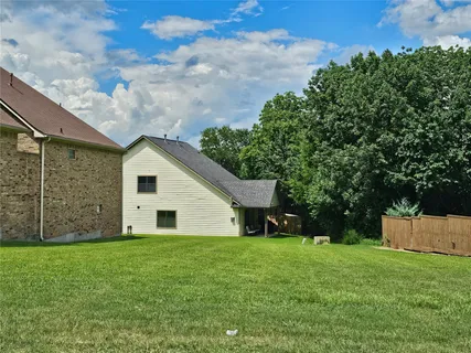 a view of a house with backyard and garden