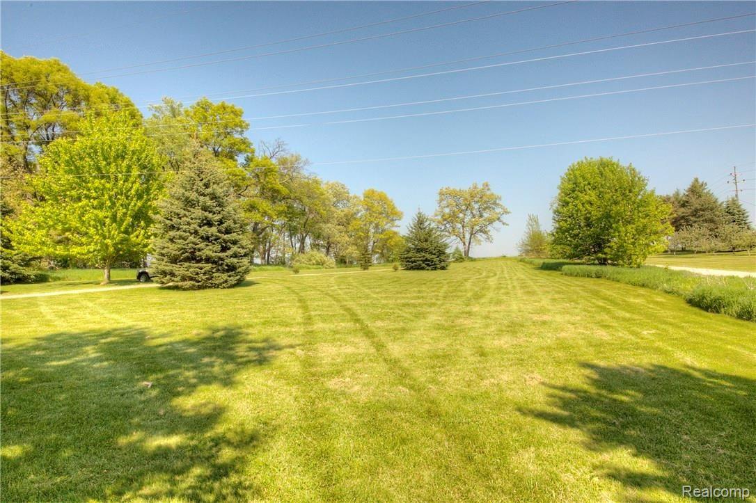 2524 South Bull Run Road Fowlerville, MI 48836 - Photo 12 of 61 930A1833_4_5.jpg