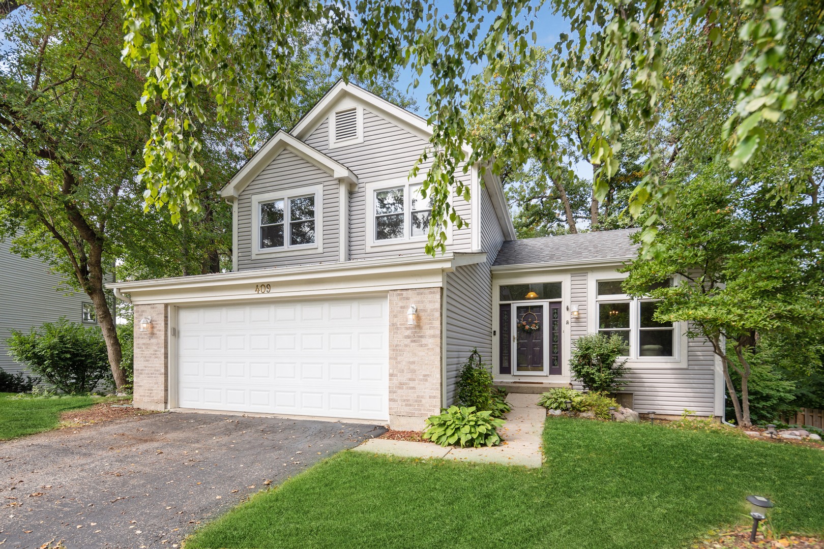 409 Hunters Way Fox River Grove, IL 60021 - Photo 1 of 22 front view of a house with a yard