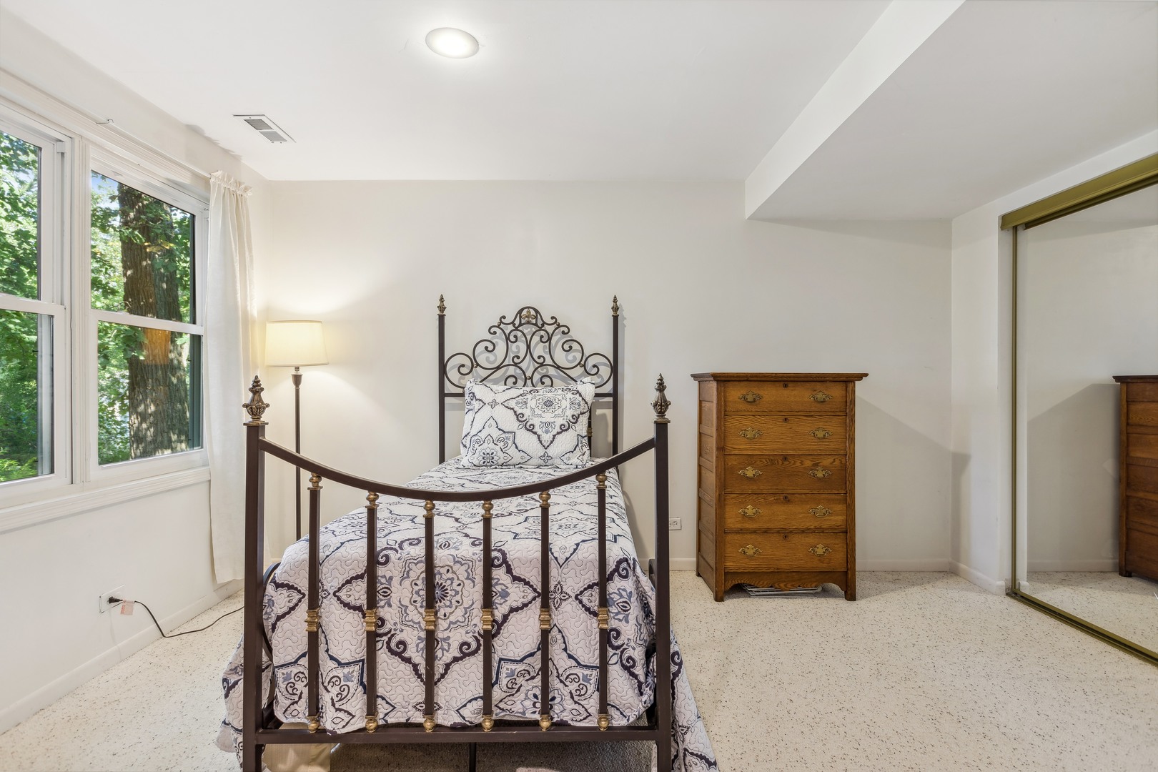 409 Hunters Way Fox River Grove, IL 60021 - Photo 17 of 22 a view of entryway with furniture
